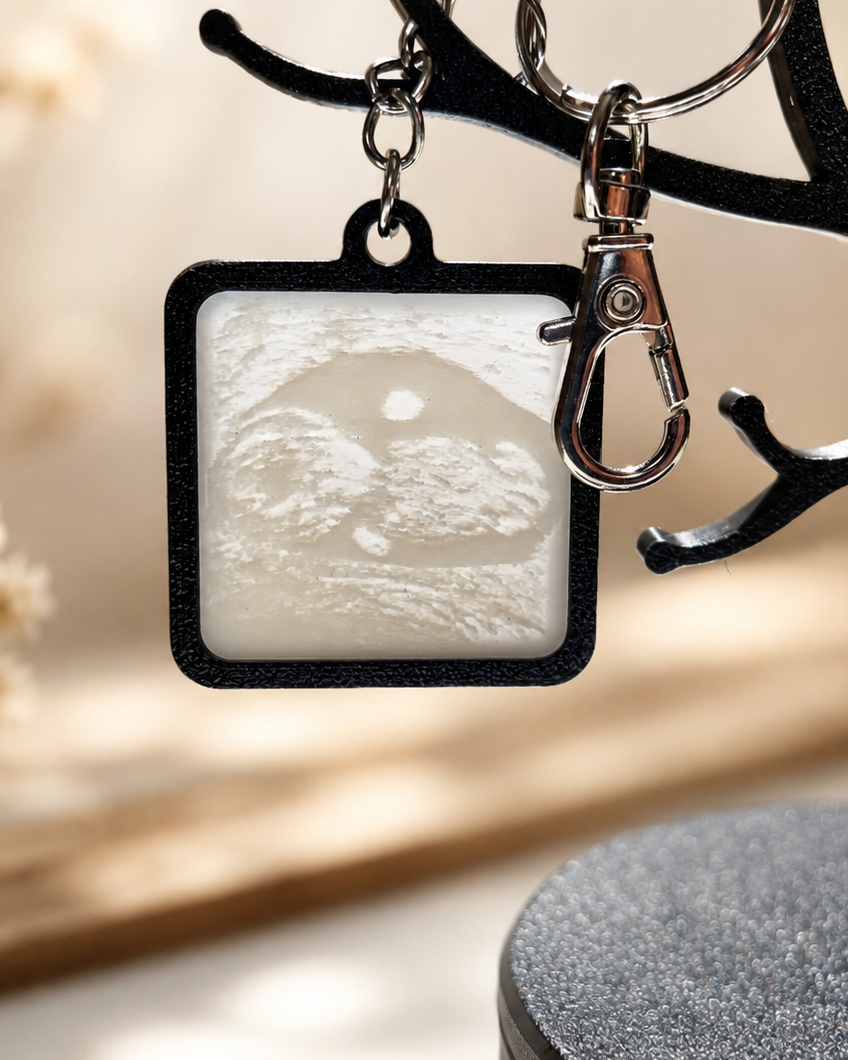 Personalisierter Lithophan-Anhänger am Schmuckbaum