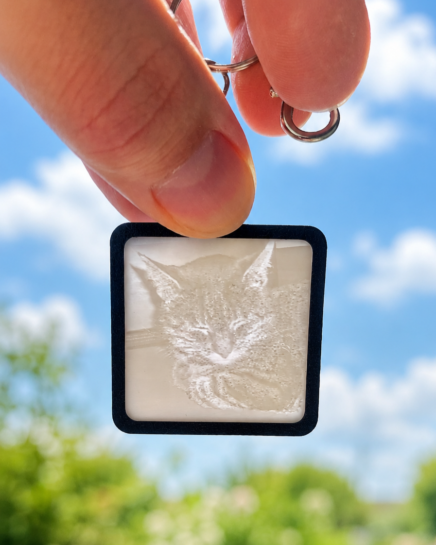 Lithophan-Anhänger mit Katzenmotiv