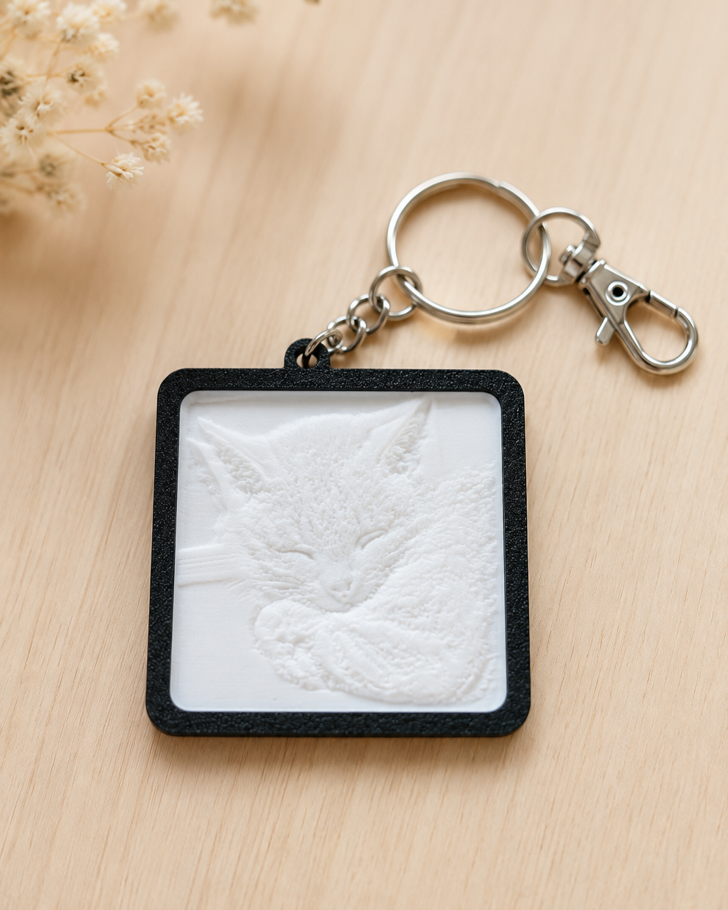 Lithophan-Anhänger mit Katzenmotiv im Gegenlicht